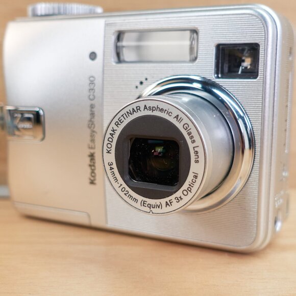 Kodak EasyShare C330 / 4MP Digital Camera / 3x Optical Zoom / Tested & Working - Picture 3 of 8